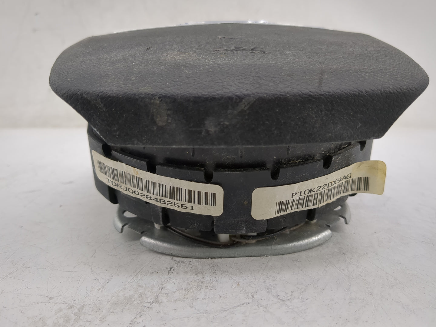 2013-2016 Chrysler Town & Country Air Bag Driver Left Steering Wheel Mounted Fits Fits 2013 2014 2015 2016 OEM Used Auto Par