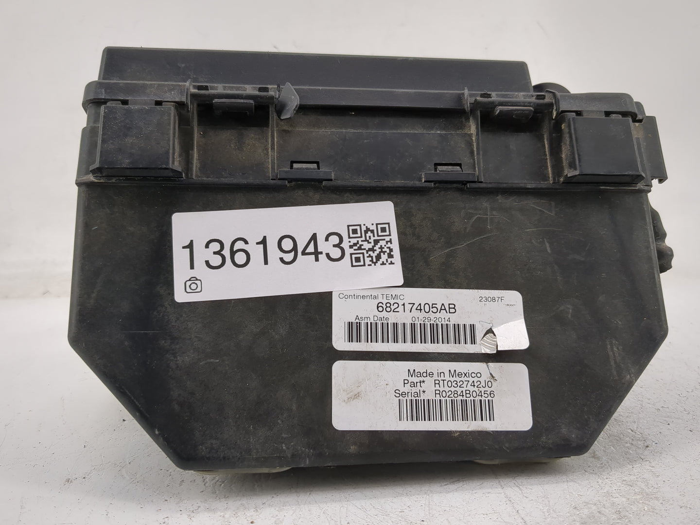 2014 Chrysler Town & Country Fusebox Fuse Box Panel Relay Module P/N:68217405AB Fits OEM Used Auto Parts - Oemusedautoparts1
