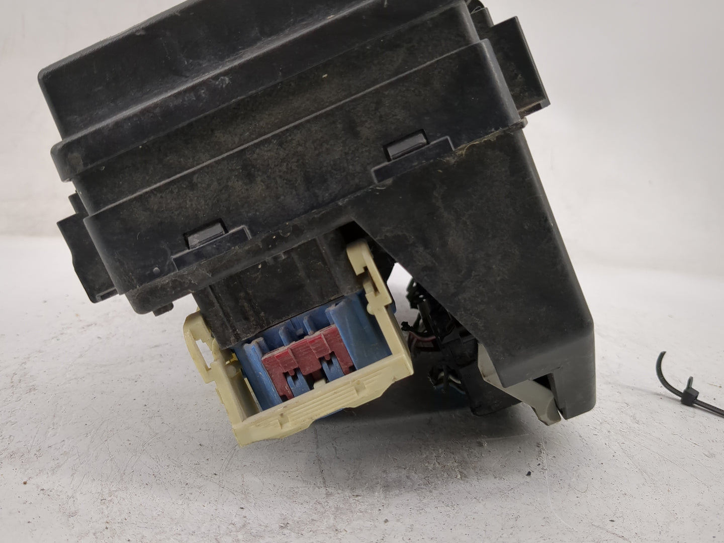 2014 Chrysler Town & Country Fusebox Fuse Box Panel Relay Module P/N:68217405AB Fits OEM Used Auto Parts - Oemusedautoparts1