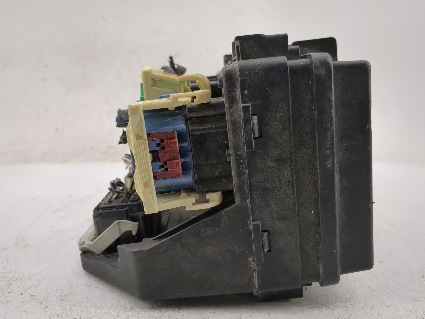 2014 Chrysler Town & Country Fusebox Fuse Box Panel Relay Module P/N:68217405AB Fits OEM Used Auto Parts - Oemusedautoparts1
