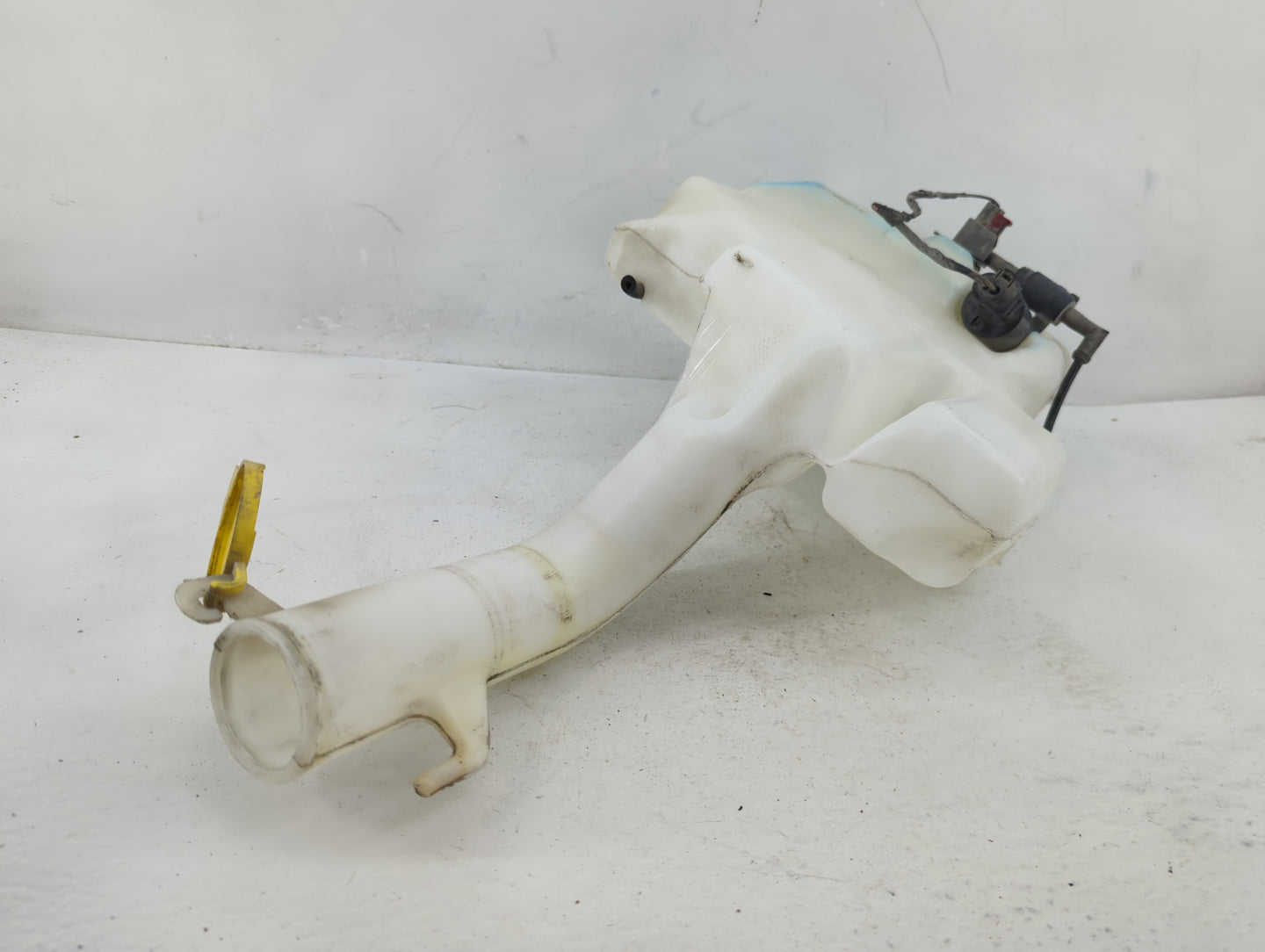 2011 Town & Country Windshield Washer Fluid Reservoir Bottle Oem - Oemusedautoparts1.com