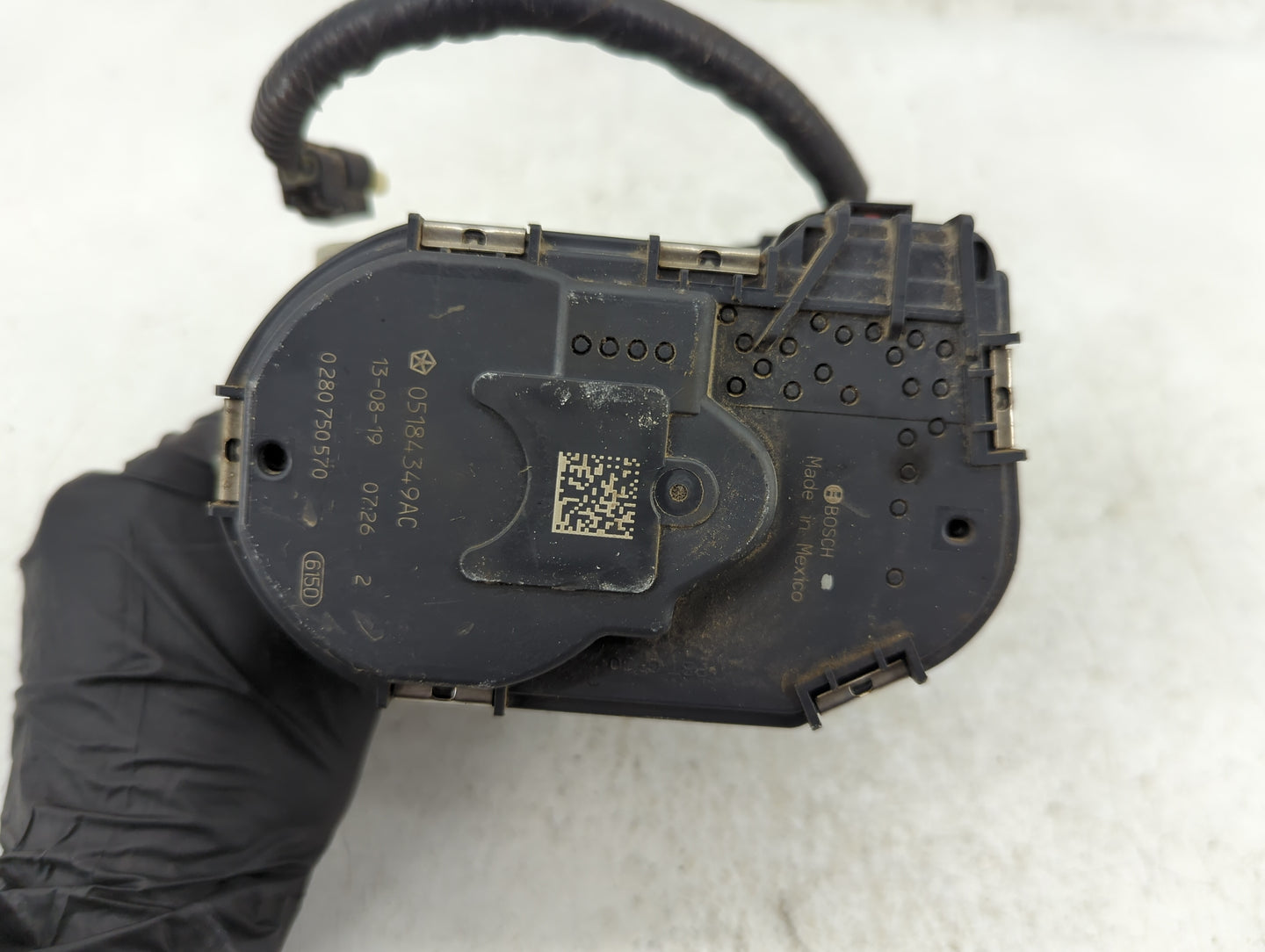 2011-2016 Chrysler Town & Country Throttle Body P/N:05184349AC 0 280 750 570 Fits OEM Used Auto Parts - Oemusedautoparts1.co