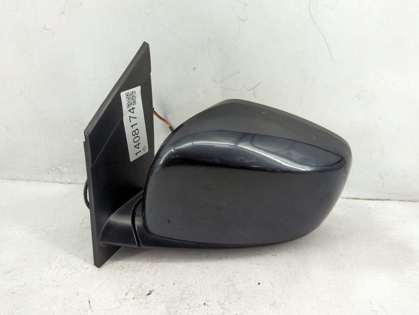 2011-2016 Chrysler Town & Country Driver Side View Mirror - Left Door Mirror OEM Used - Oemusedautoparts1.com
