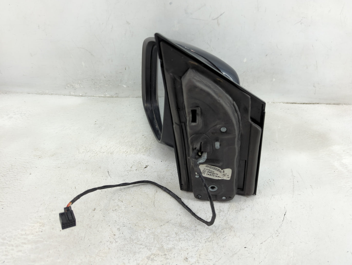 2011-2016 Chrysler Town & Country Driver Side View Mirror - Left Door Mirror OEM Used - Oemusedautoparts1.com