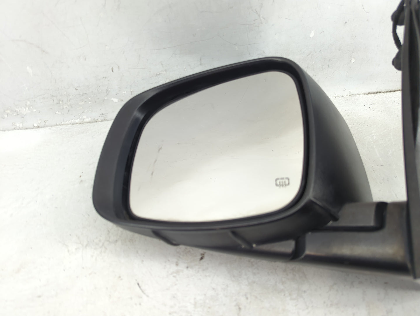 2011-2016 Chrysler Town & Country Driver Side View Mirror - Left Door Mirror OEM Used - Oemusedautoparts1.com