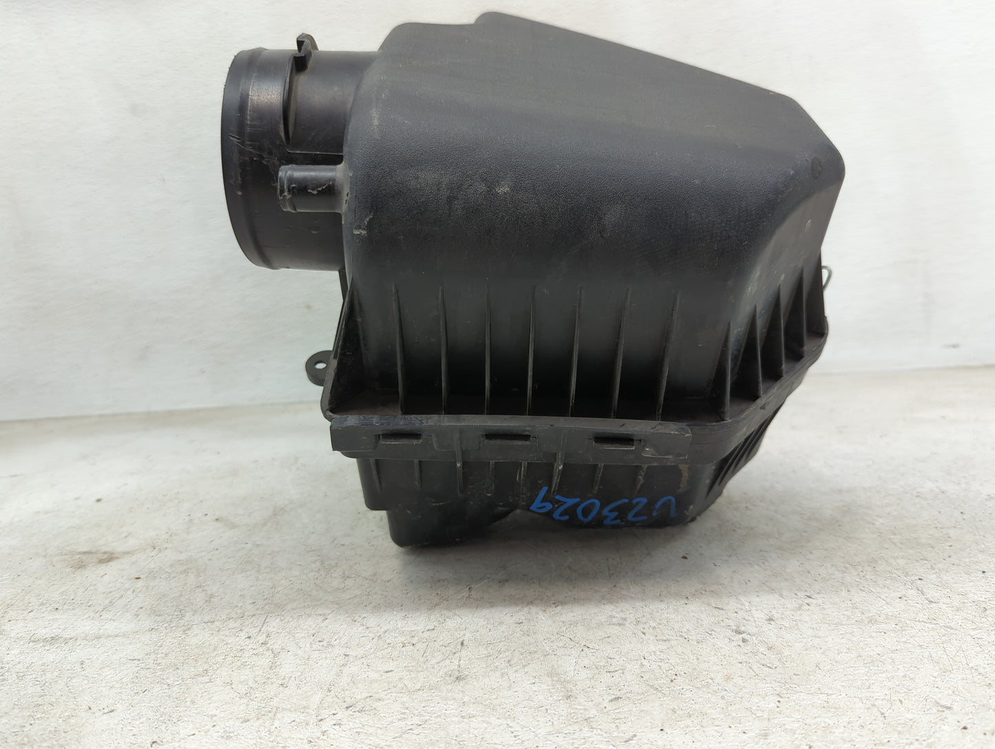 2011-2016 Chrysler Town & Country Air Cleaner Intake-duct Hose Tube - Oemusedautoparts1.com