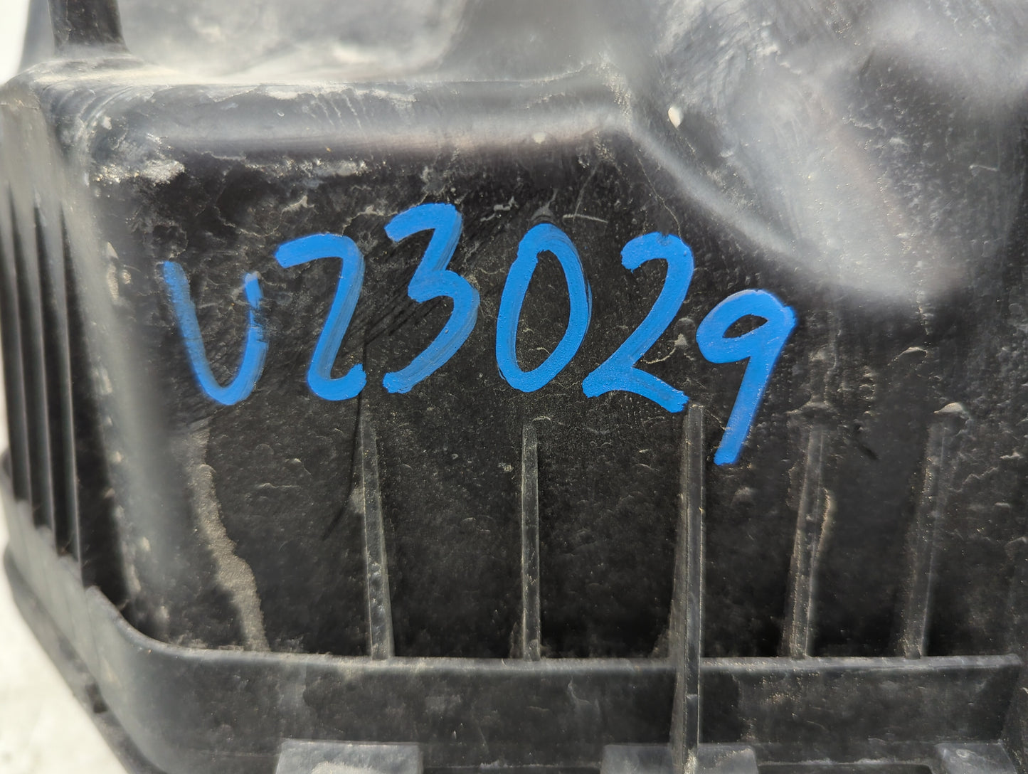 2011-2016 Chrysler Town & Country Air Cleaner Intake-duct Hose Tube - Oemusedautoparts1.com
