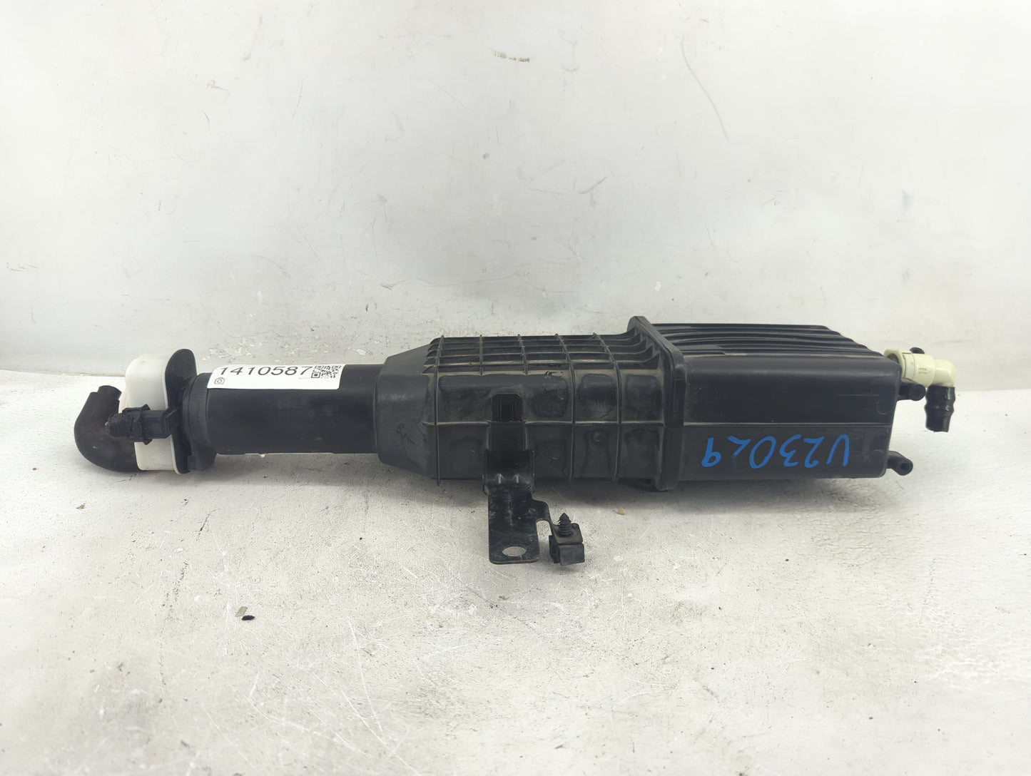 2014 Chrysler Town & Country Fuel Vapor Charcoal Canister - Oemusedautoparts1.com