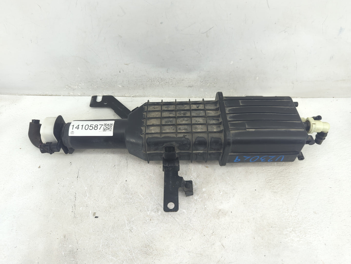 2014 Chrysler Town & Country Fuel Vapor Charcoal Canister - Oemusedautoparts1.com