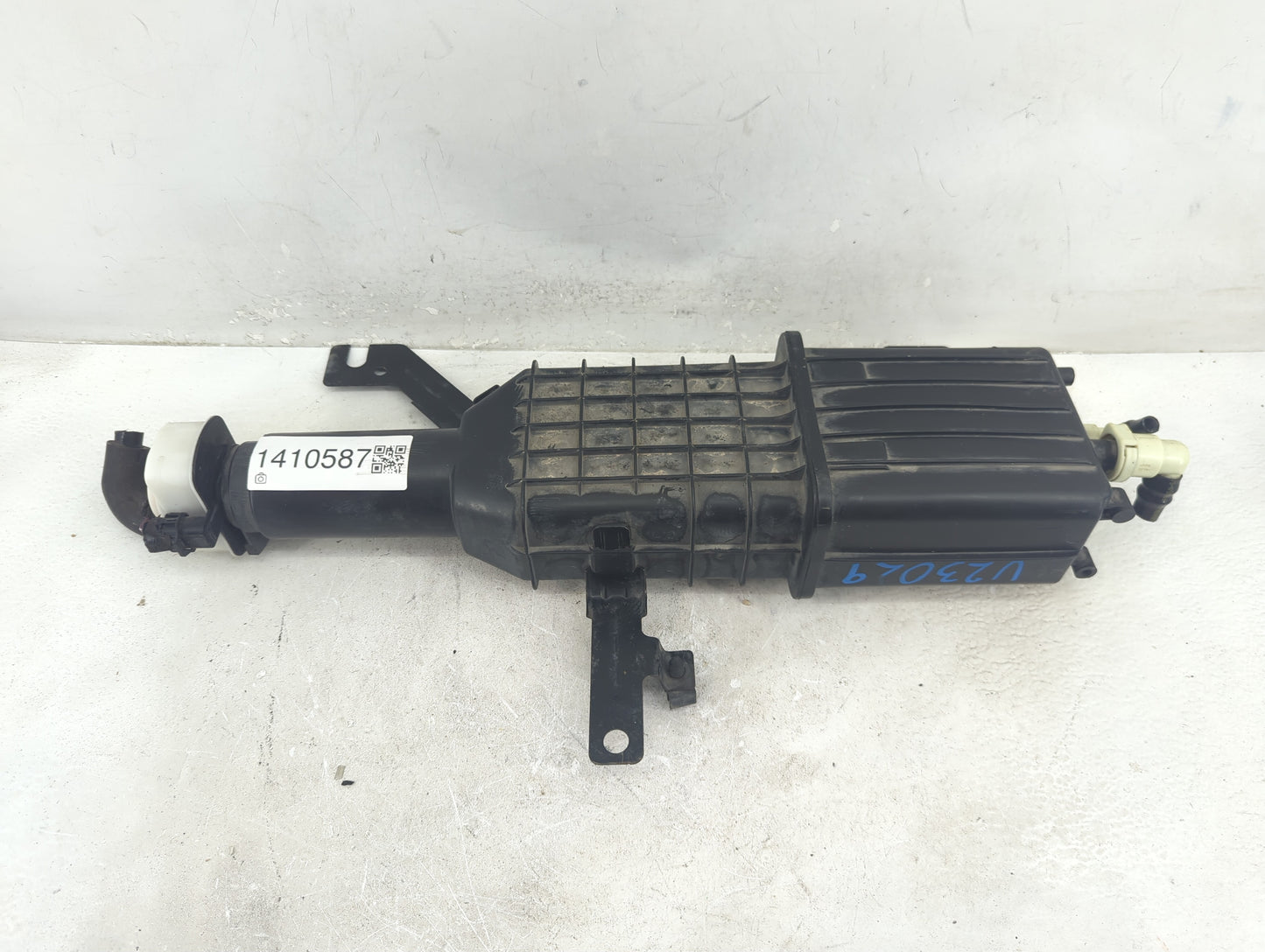2014 Chrysler Town & Country Fuel Vapor Charcoal Canister - Oemusedautoparts1.com