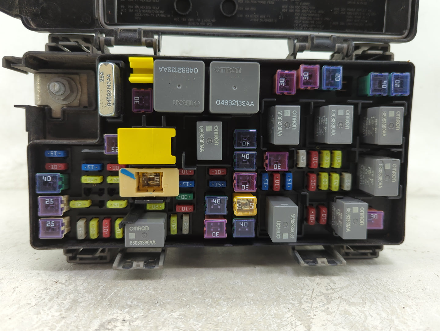 2014-2014 Chrysler Town & Country Fusebox Fuse Box Relay Module Tipm - Oemusedautoparts1.com