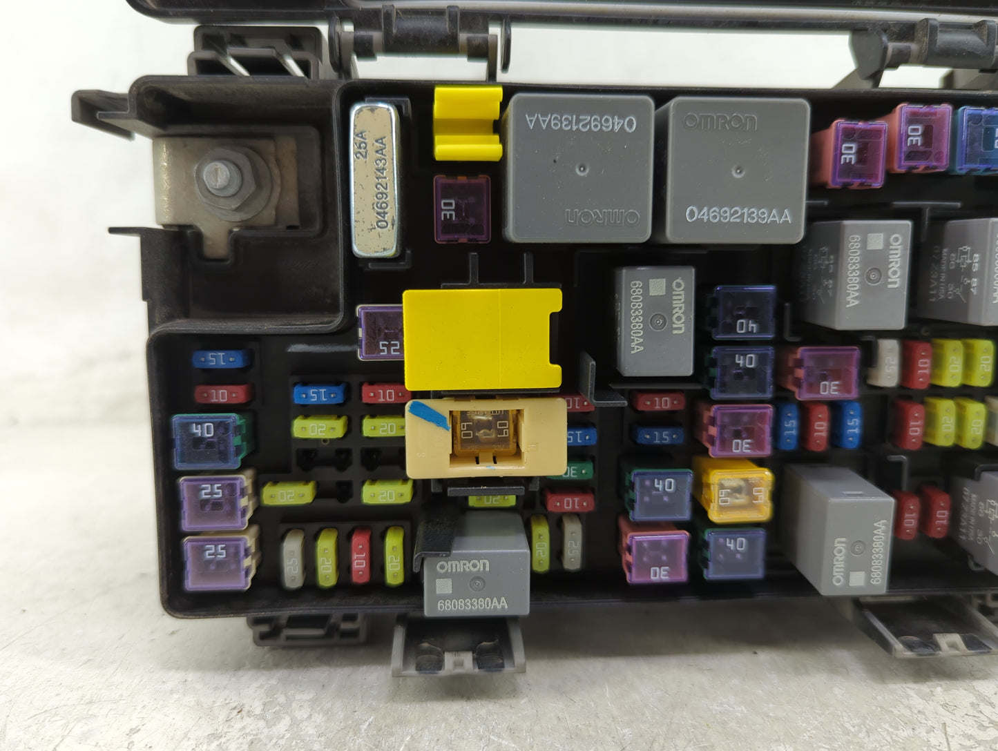 2014-2014 Chrysler Town & Country Fusebox Fuse Box Relay Module Tipm - Oemusedautoparts1.com
