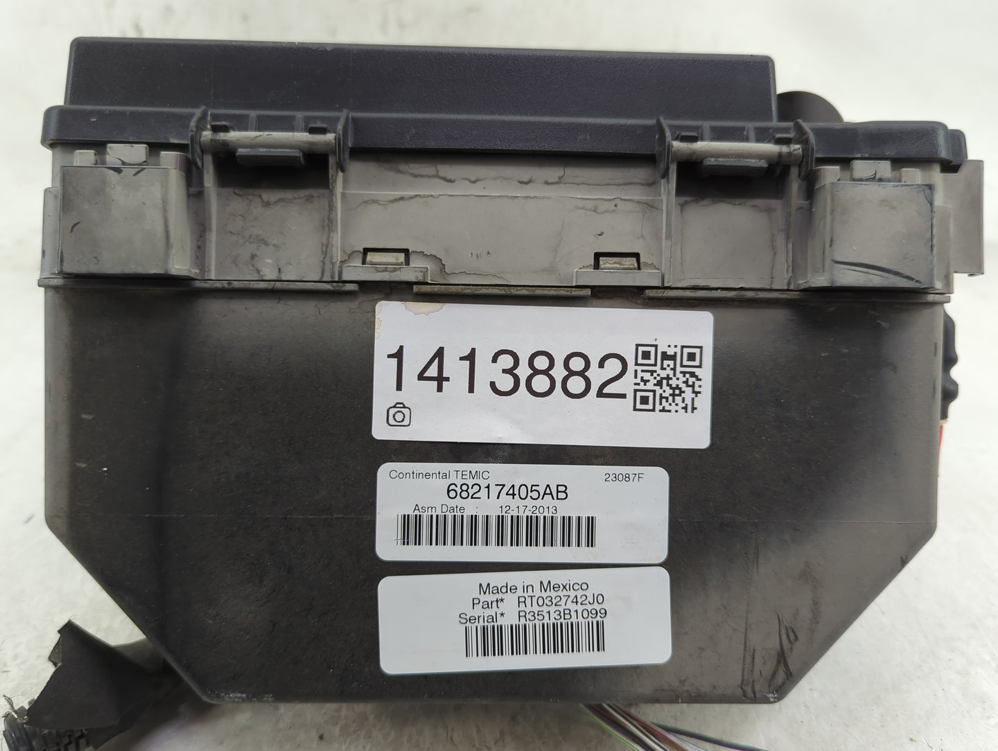 2014-2014 Chrysler Town & Country Fusebox Fuse Box Relay Module Tipm - Oemusedautoparts1.com