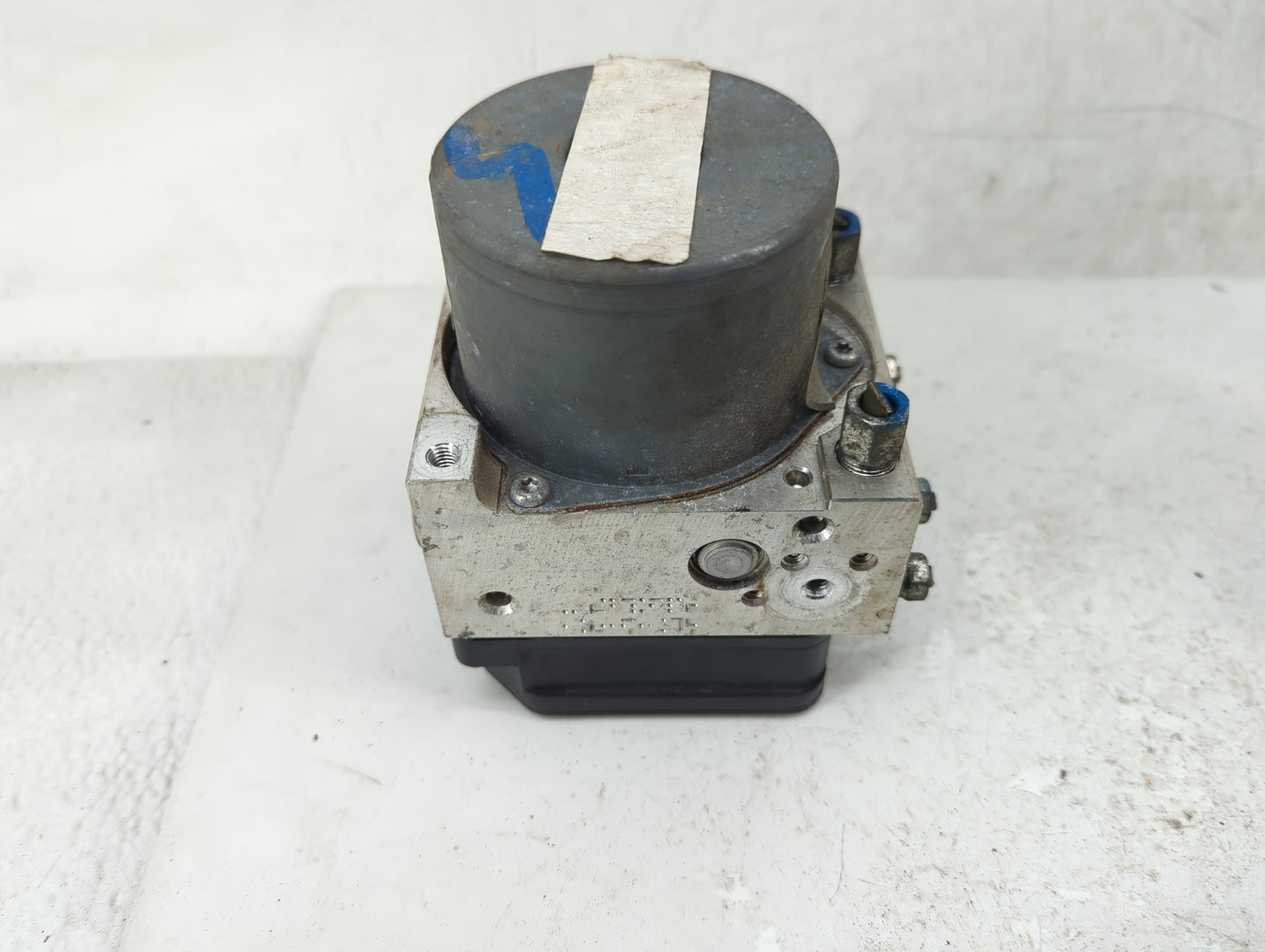 2014 Chrysler Town & Country ABS Pump Control Module Replacement Fits OEM Used Auto Parts - Oemusedautoparts1.com