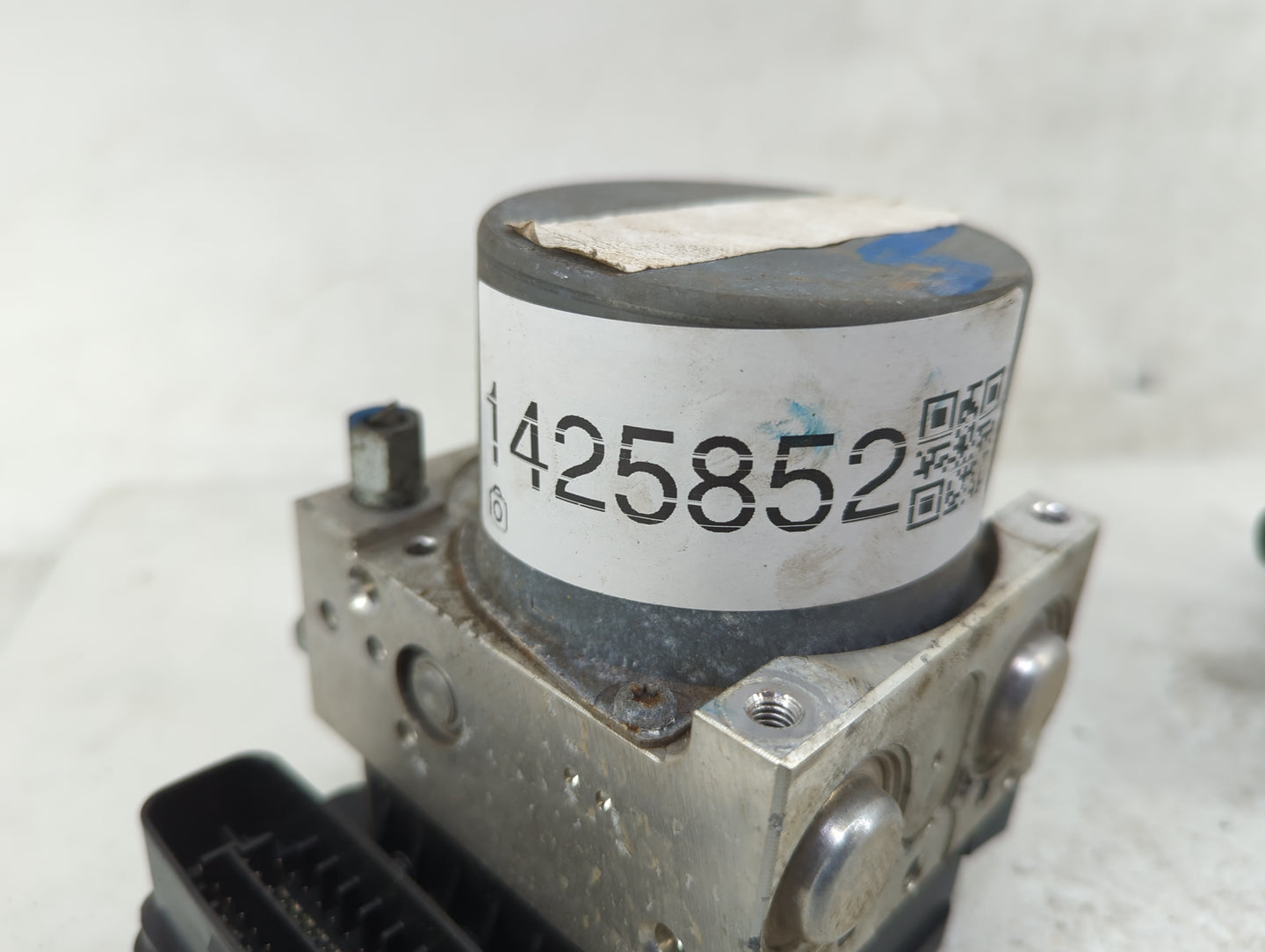 2014 Chrysler Town & Country ABS Pump Control Module Replacement Fits OEM Used Auto Parts - Oemusedautoparts1.com