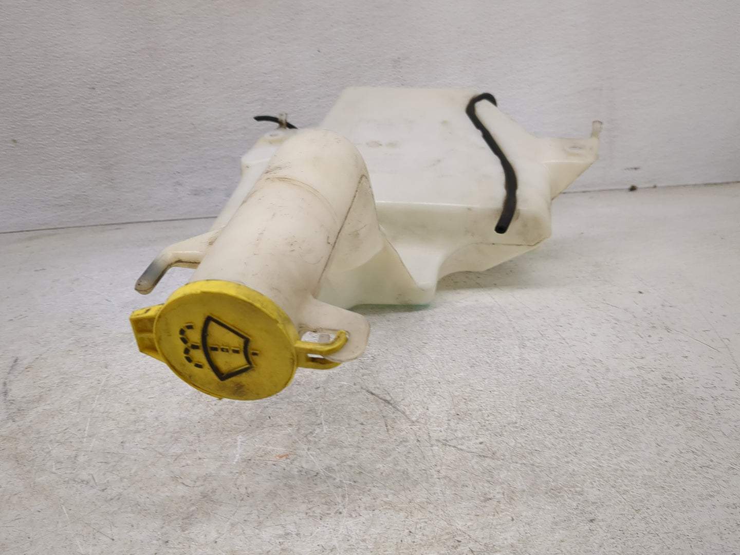 2011 Town & Country Windshield Washer Fluid Reservoir Bottle Oem - Oemusedautoparts1.com