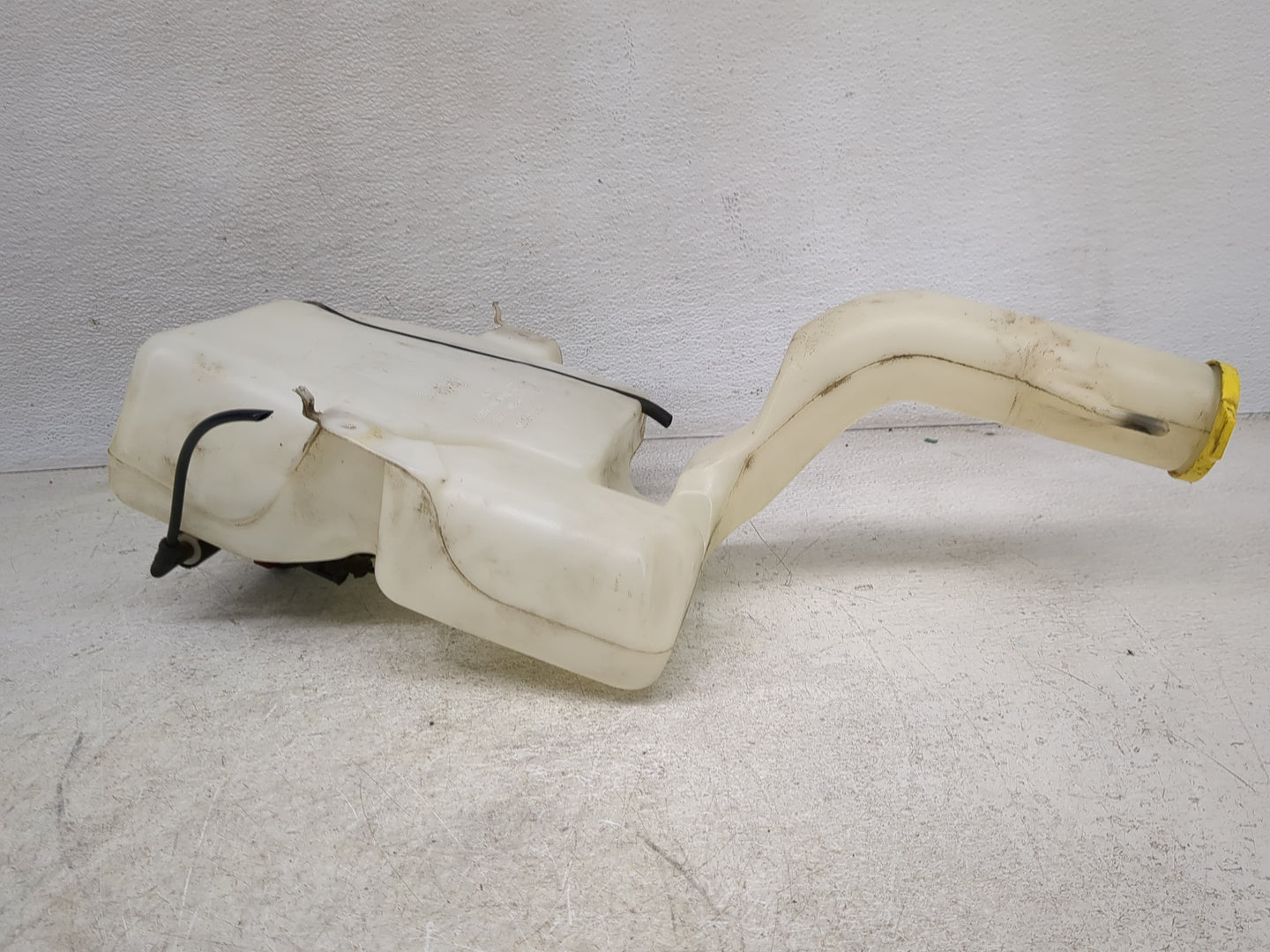2011 Town & Country Windshield Washer Fluid Reservoir Bottle Oem - Oemusedautoparts1.com