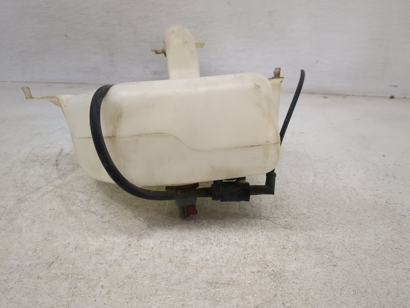 2011 Town & Country Windshield Washer Fluid Reservoir Bottle Oem - Oemusedautoparts1.com