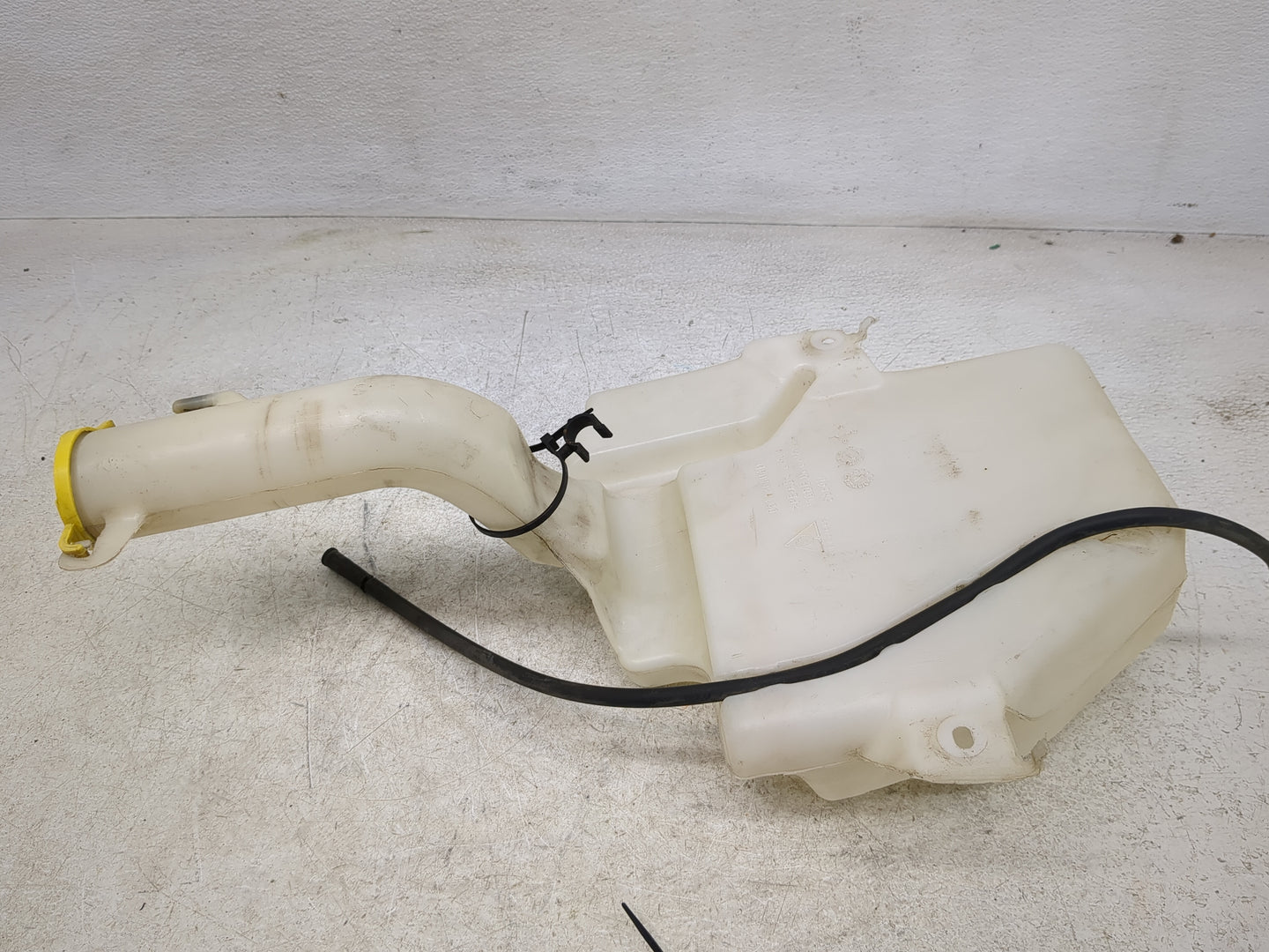 2011 Town & Country Windshield Washer Fluid Reservoir Bottle Oem - Oemusedautoparts1.com