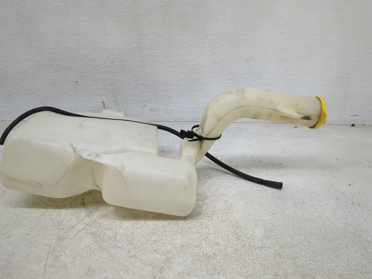 2011 Town & Country Windshield Washer Fluid Reservoir Bottle Oem - Oemusedautoparts1.com