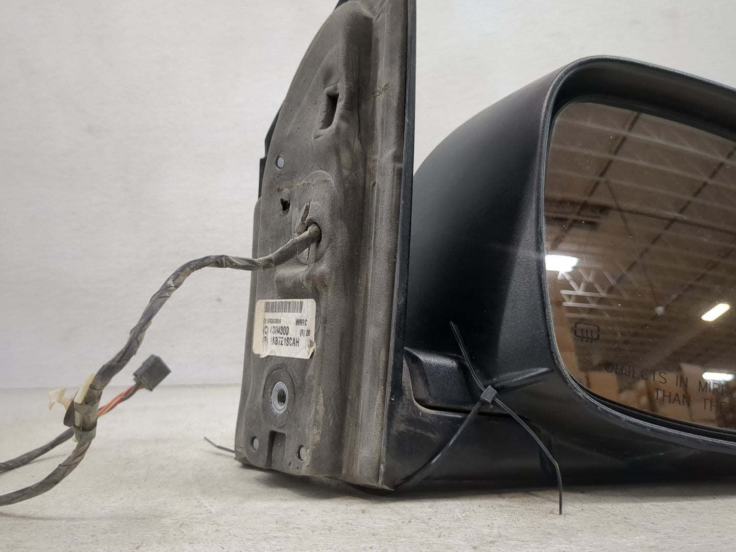 2011-2016 Chrysler Town & Country Passenger Side View Mirror - Right Door Mirror OEM Used - Oemusedautoparts1.com