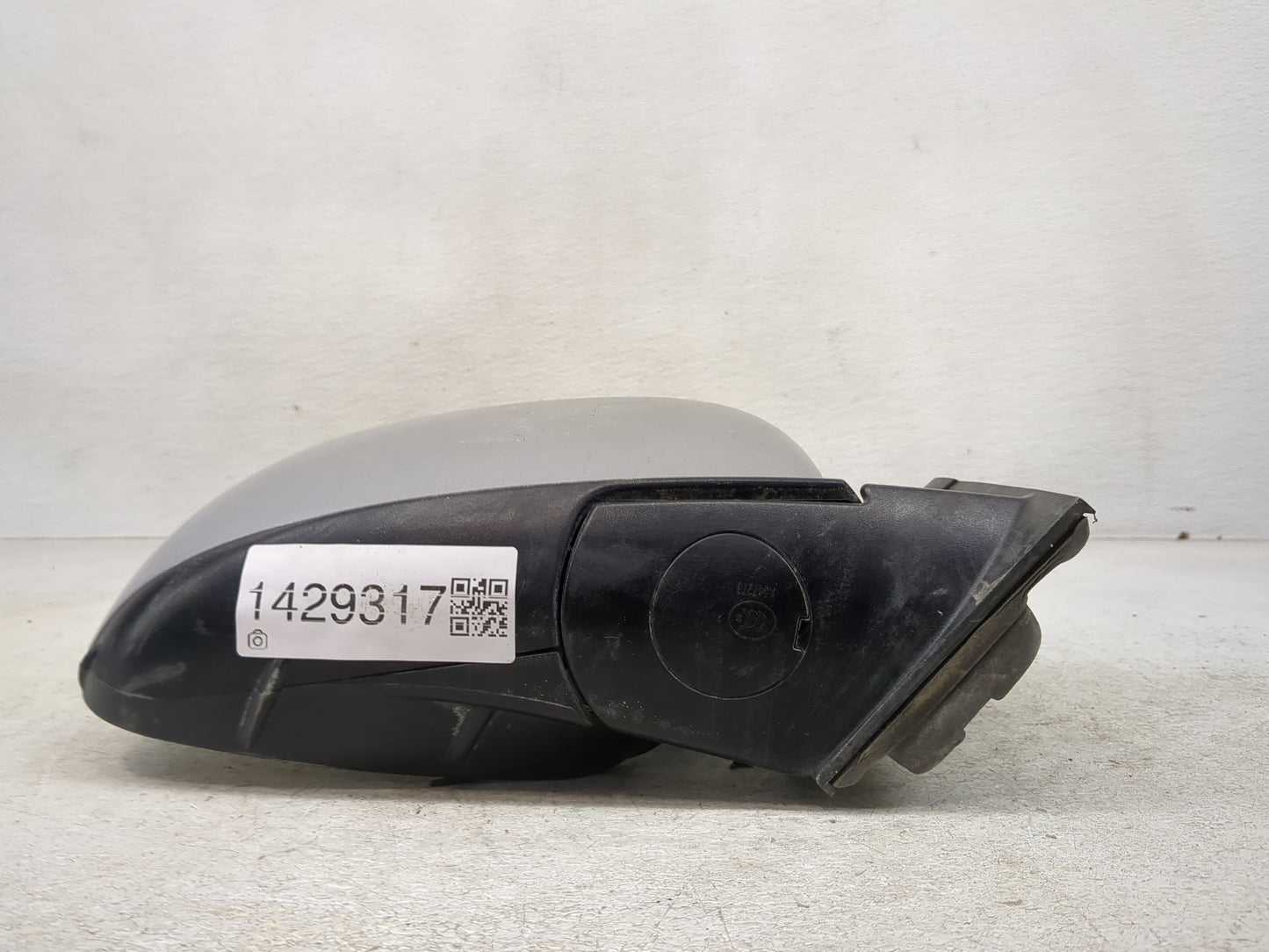 2011-2016 Chrysler Town & Country Passenger Side View Mirror - Right Door Mirror OEM Used - Oemusedautoparts1.com