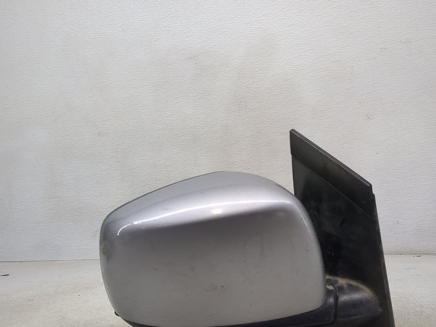 2011-2016 Chrysler Town & Country Passenger Side View Mirror - Right Door Mirror OEM Used - Oemusedautoparts1.com