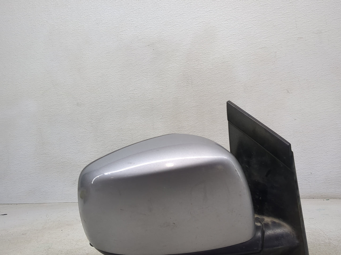 2011-2016 Chrysler Town & Country Passenger Side View Mirror - Right Door Mirror OEM Used - Oemusedautoparts1.com