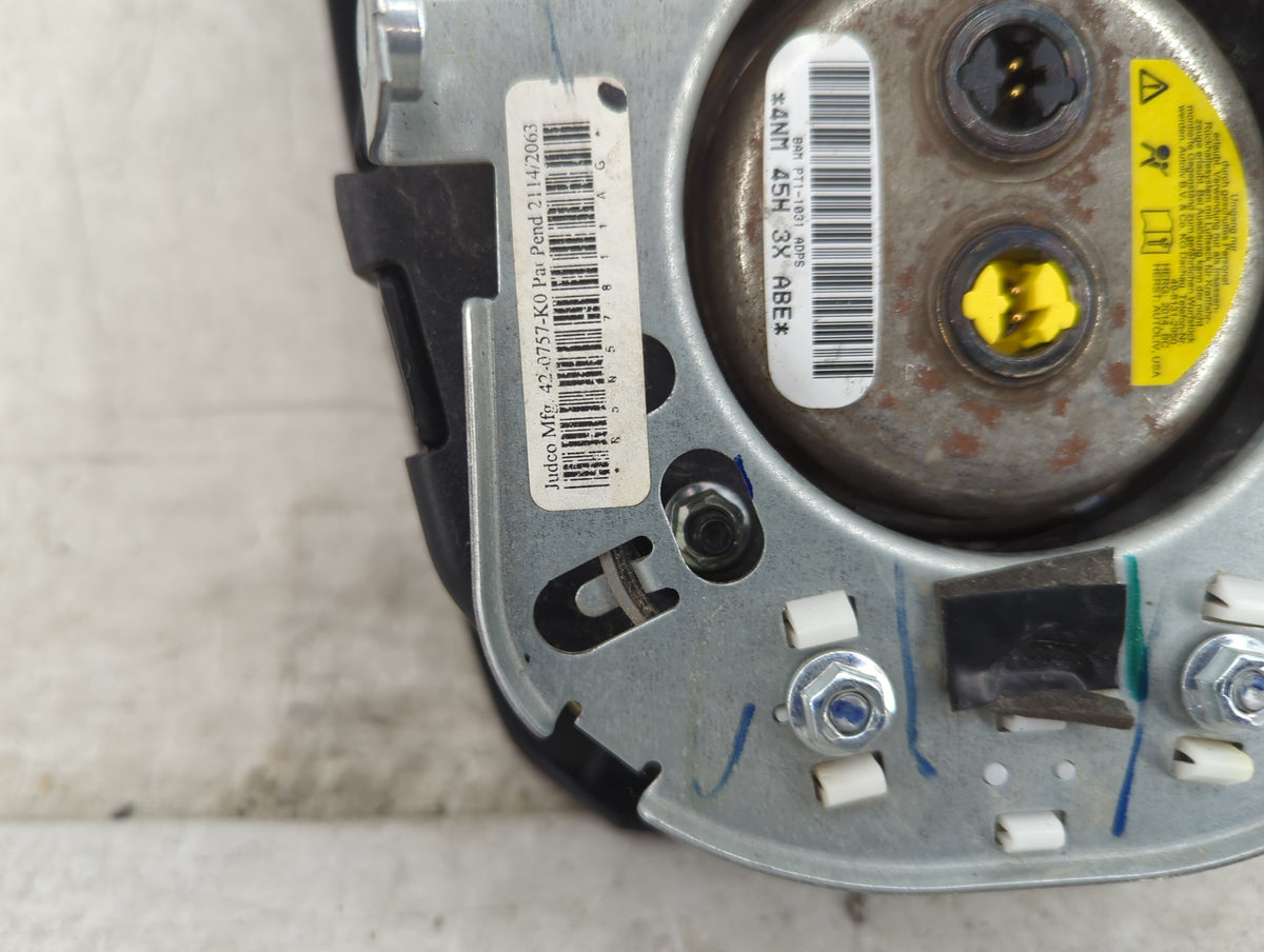 2014 Chrysler Town & Country Air Bag Driver Left Steering Wheel Mounted 1458890 - Oemusedautoparts1.com