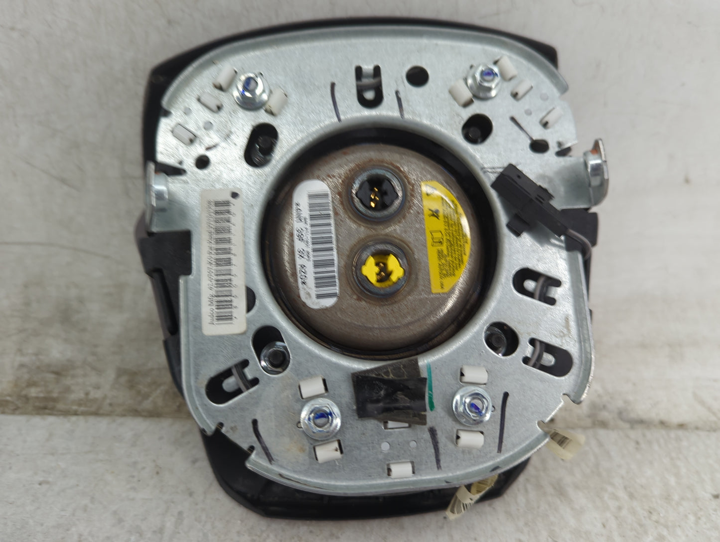 2014 Chrysler Town & Country Air Bag Driver Left Steering Wheel Mounted 1459034 - Oemusedautoparts1.com