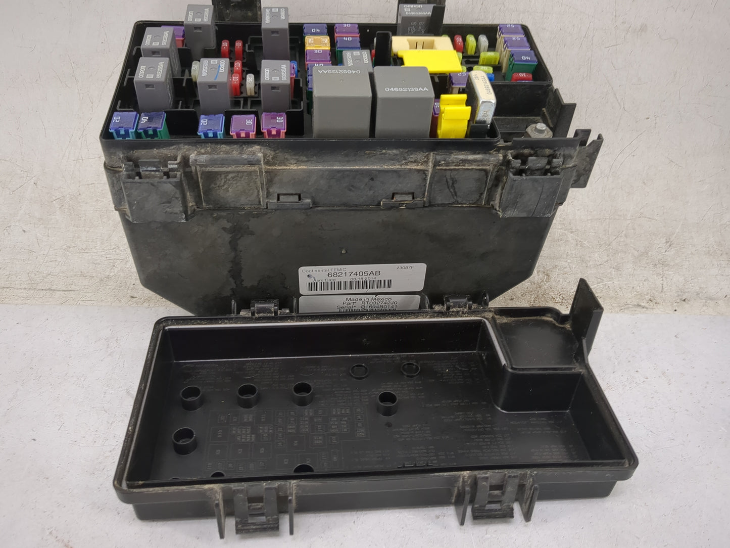 2014-2014 Chrysler Town & Country Fusebox Fuse Box Relay Module Tipm 1460533 - Oemusedautoparts1.com