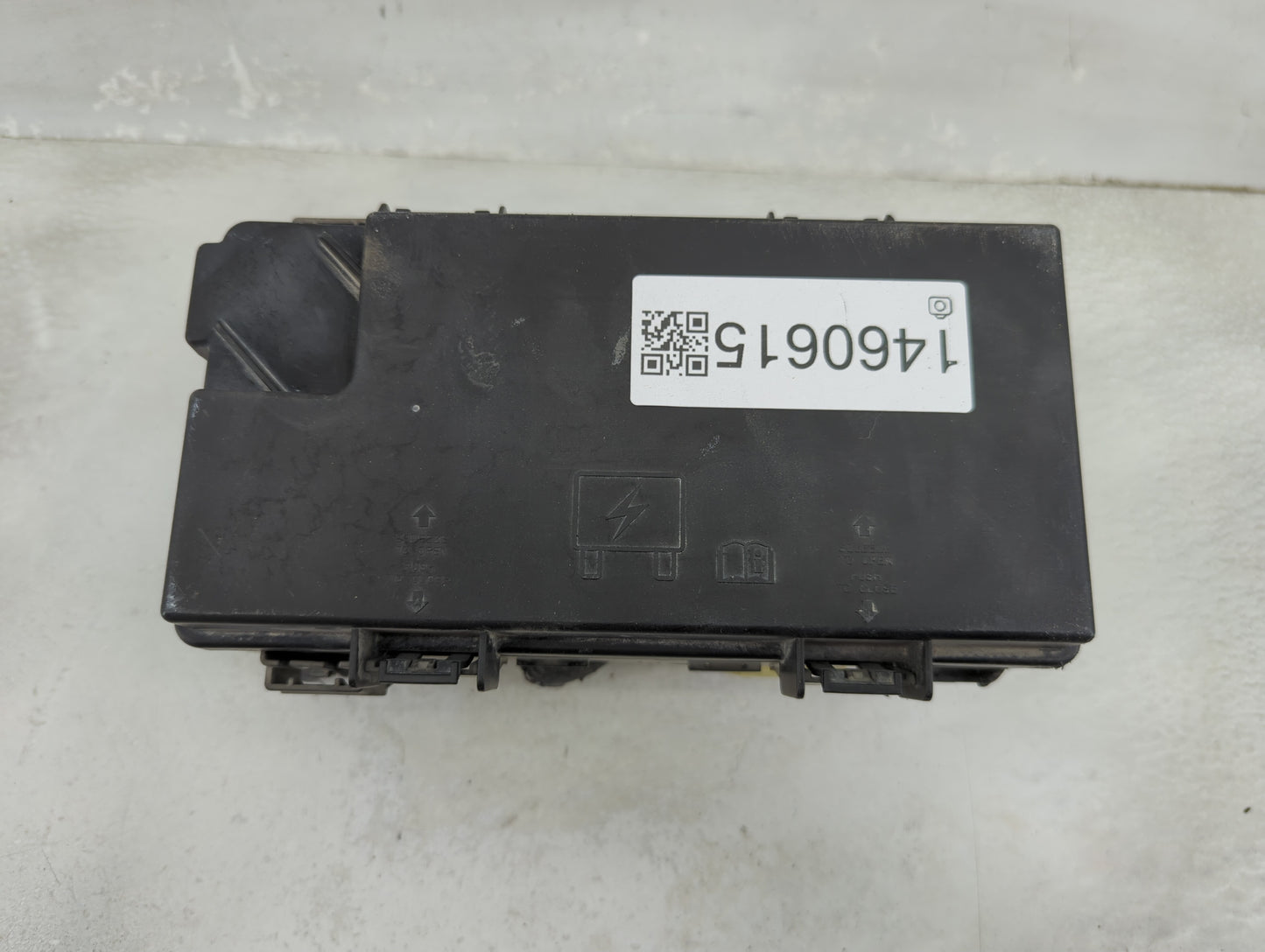 2014-2014 Chrysler Town & Country Fusebox Fuse Box Relay Module Tipm 1460615 - Oemusedautoparts1.com