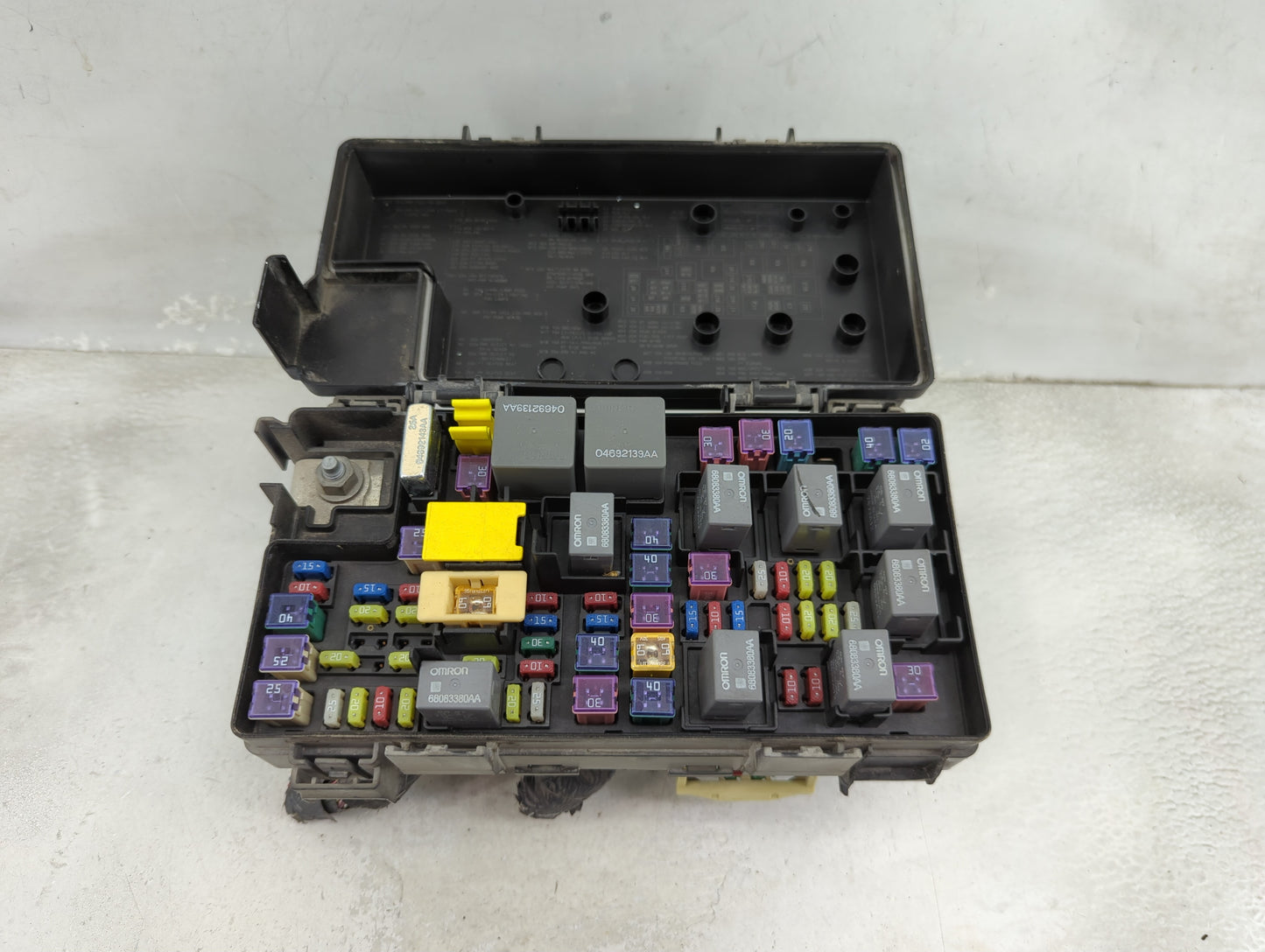 2014-2014 Chrysler Town & Country Fusebox Fuse Box Relay Module Tipm 1460615 - Oemusedautoparts1.com