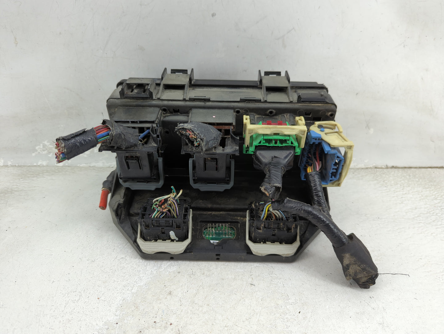 2014-2014 Chrysler Town & Country Fusebox Fuse Box Relay Module Tipm 1460615 - Oemusedautoparts1.com