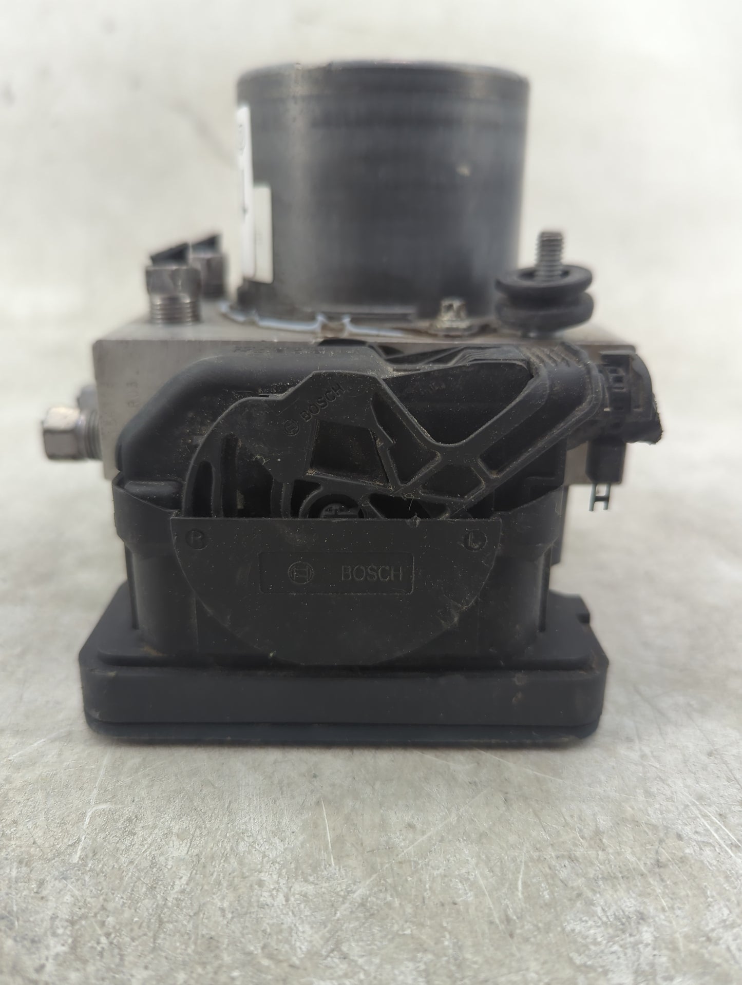 2014 Chrysler Town & Country ABS Pump Control Module Replacement P/N:2265106527 Fits OEM Used Auto Parts - Oemusedautoparts1