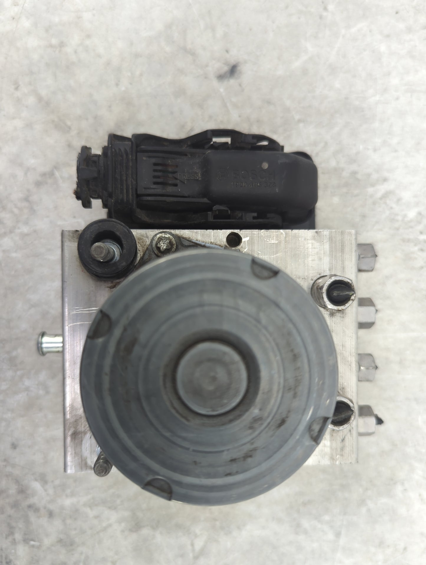 2014 Chrysler Town & Country ABS Pump Control Module Replacement P/N:2265106527 Fits OEM Used Auto Parts - Oemusedautoparts1