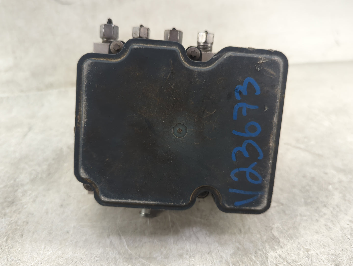 2014 Chrysler Town & Country ABS Pump Control Module Replacement P/N:2265106527 Fits OEM Used Auto Parts - Oemusedautoparts1