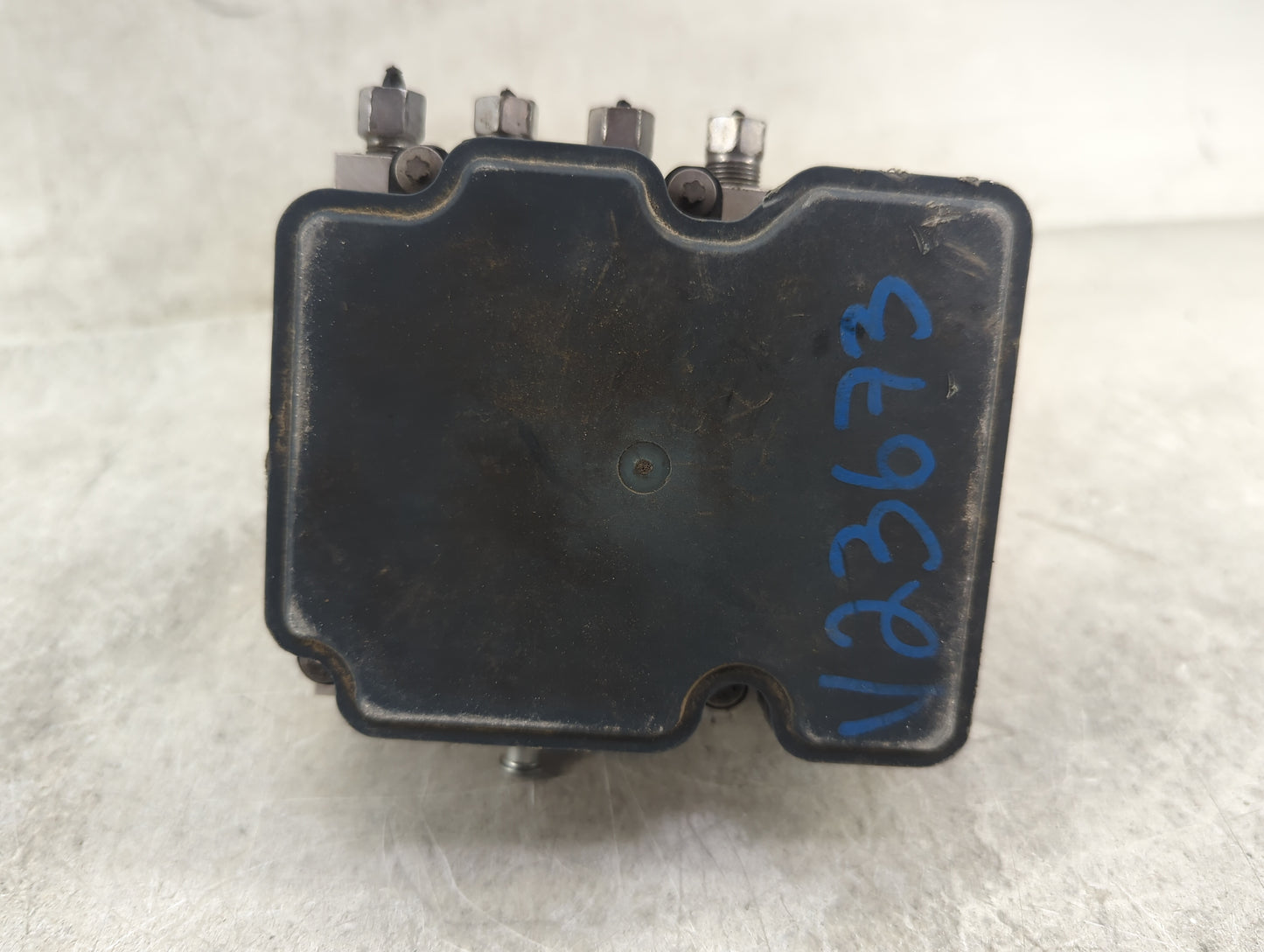 2014 Chrysler Town & Country ABS Pump Control Module Replacement P/N:2265106527 Fits OEM Used Auto Parts - Oemusedautoparts1