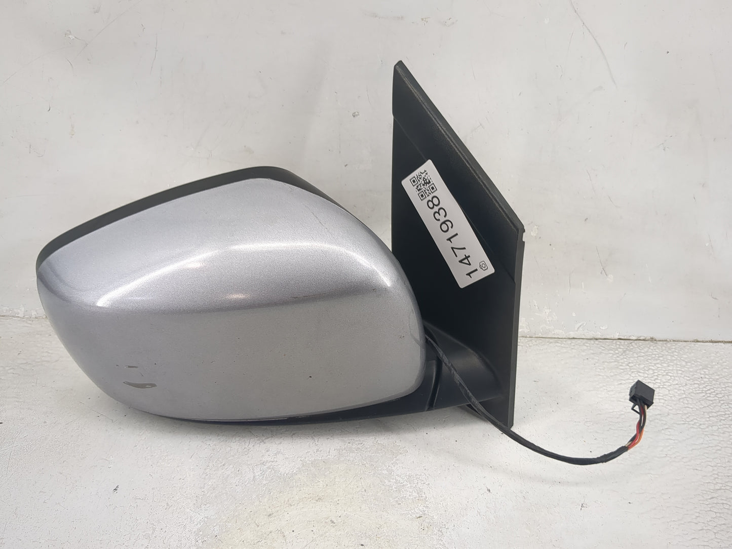 2011-2016 Chrysler Town & Country Passenger Side View Mirror - Right Door Mirror OEM Used - Oemusedautoparts1.com