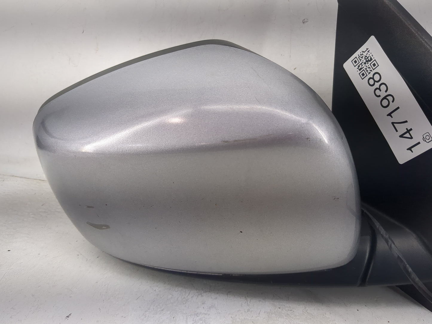 2011-2016 Chrysler Town & Country Passenger Side View Mirror - Right Door Mirror OEM Used - Oemusedautoparts1.com