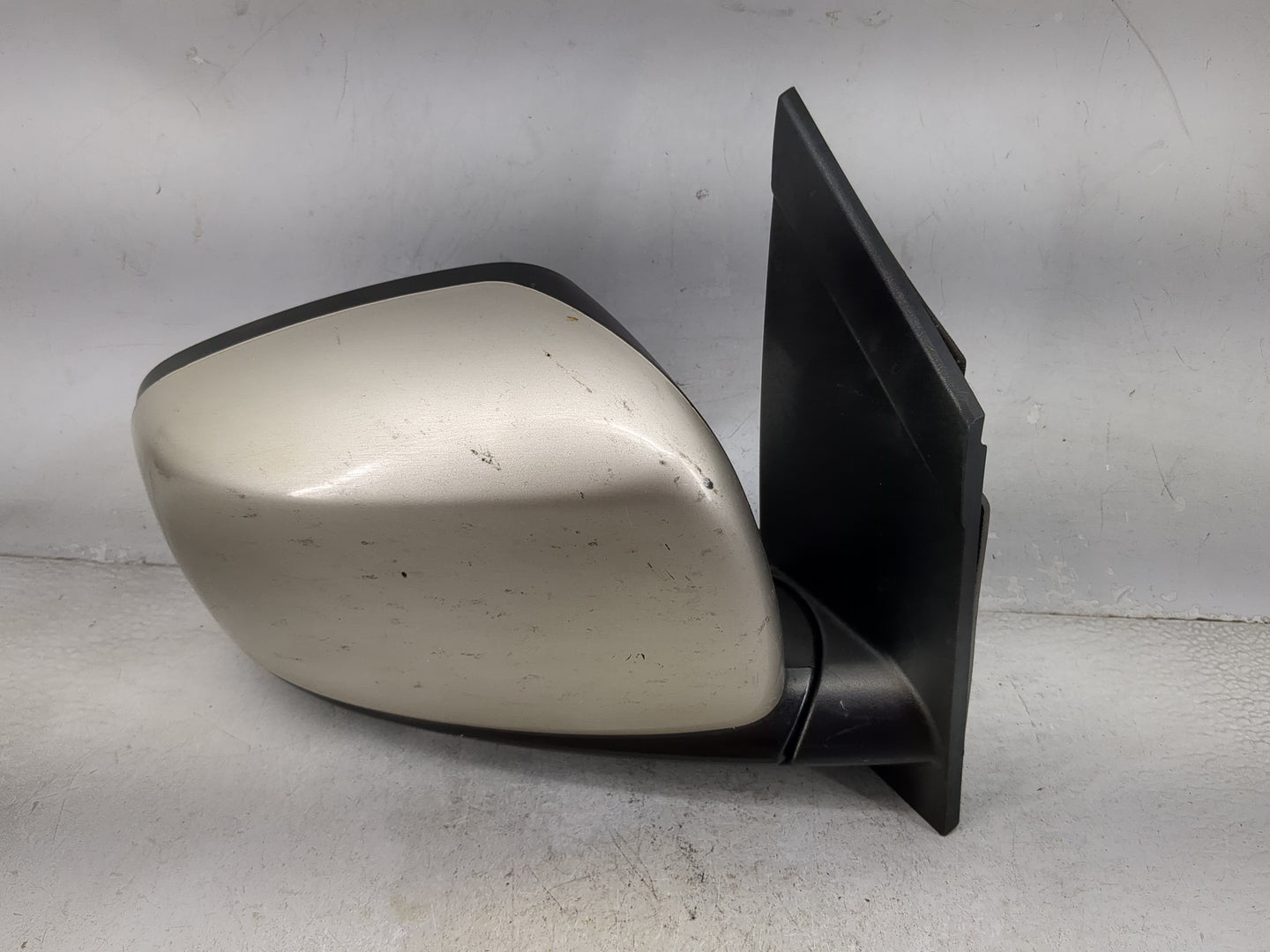 2011-2016 Chrysler Town & Country Passenger Side View Mirror - Right Door Mirror OEM Used - Oemusedautoparts1.com