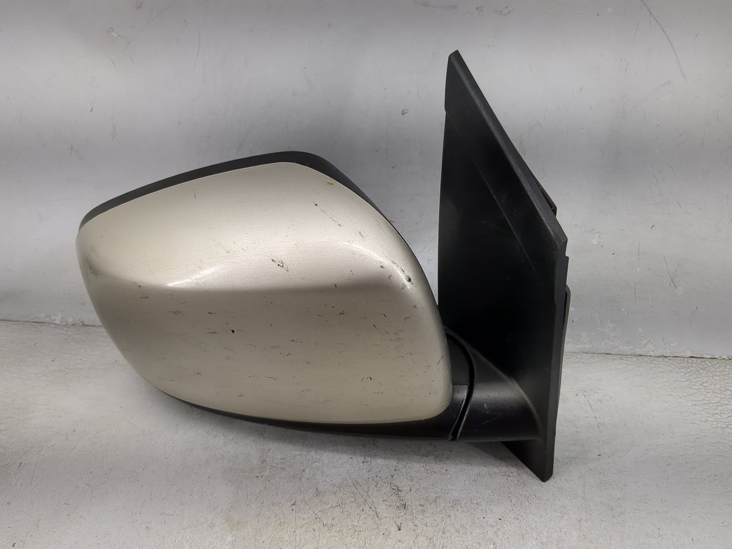 2011-2016 Chrysler Town & Country Passenger Side View Mirror - Right Door Mirror OEM Used - Oemusedautoparts1.com