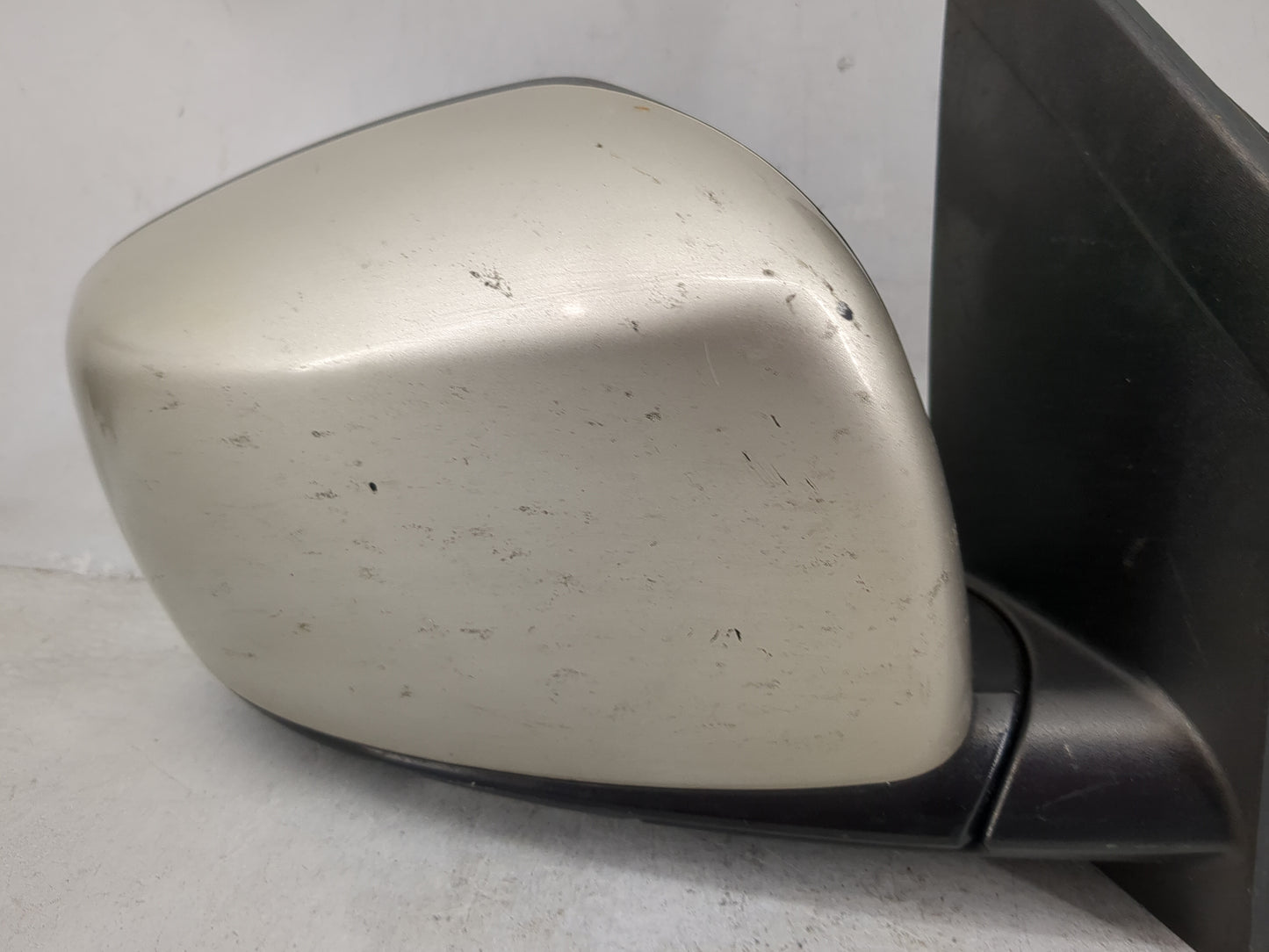 2011-2016 Chrysler Town & Country Passenger Side View Mirror - Right Door Mirror OEM Used - Oemusedautoparts1.com