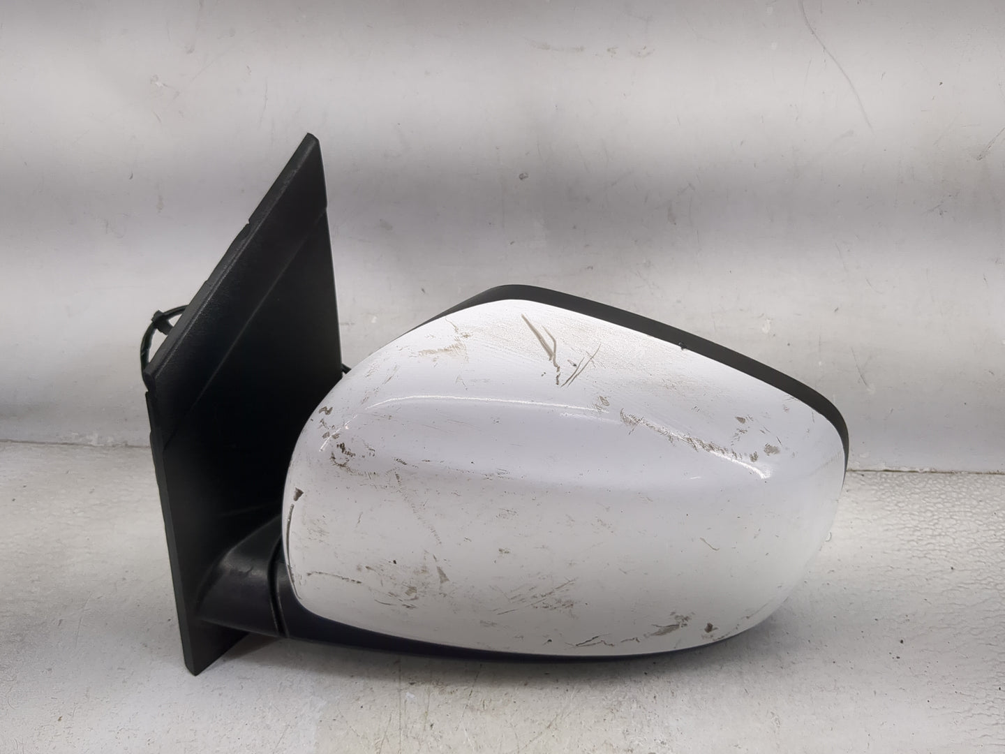 2011-2016 Chrysler Town & Country Driver Side View Mirror - Left Door Mirror OEM Used - Oemusedautoparts1.com