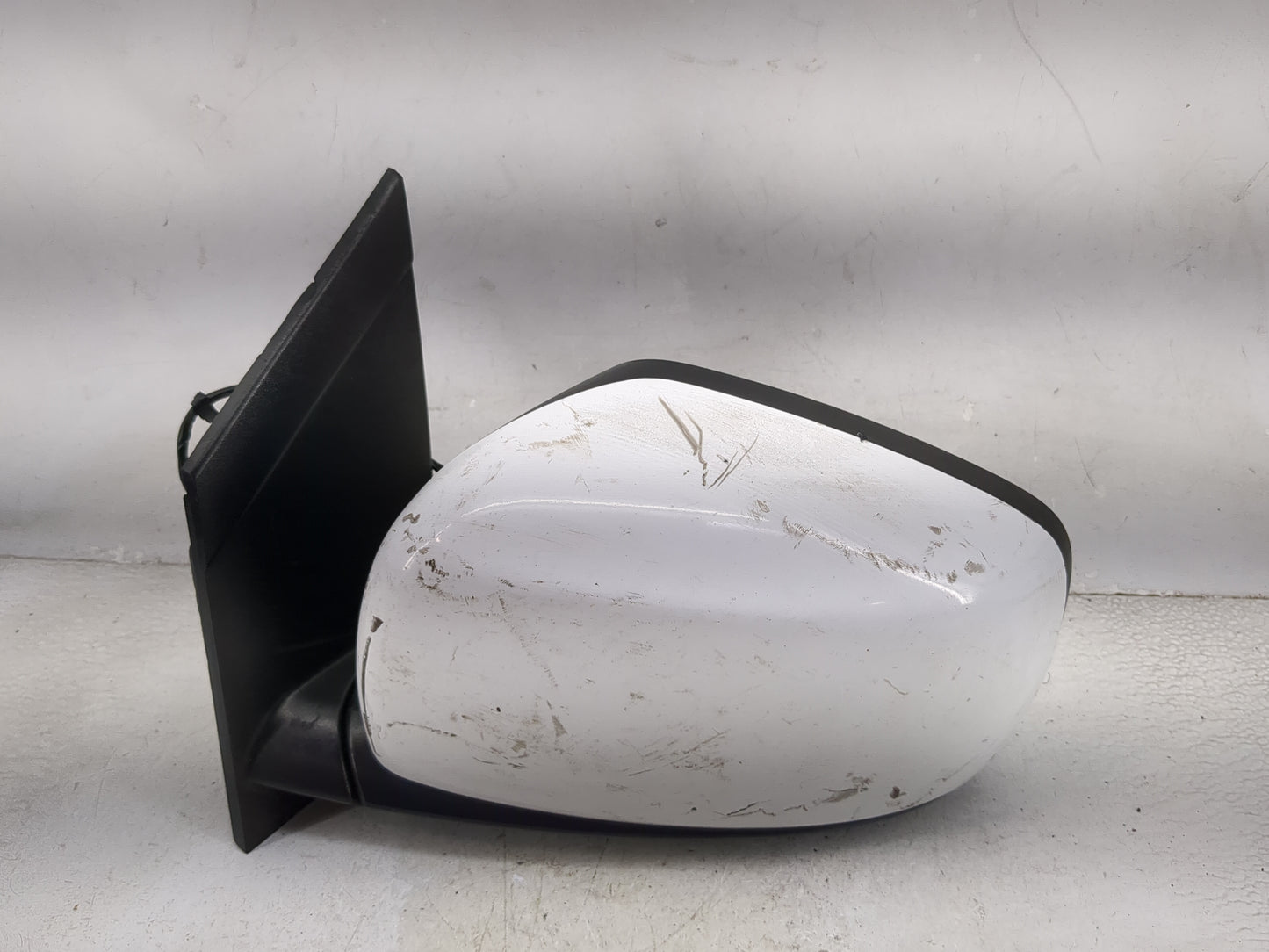 2011-2016 Chrysler Town & Country Driver Side View Mirror - Left Door Mirror OEM Used - Oemusedautoparts1.com