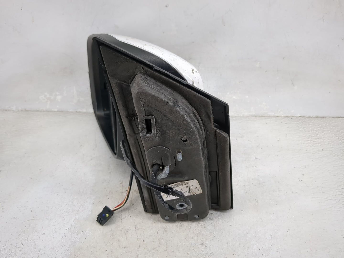 2011-2016 Chrysler Town & Country Driver Side View Mirror - Left Door Mirror OEM Used - Oemusedautoparts1.com