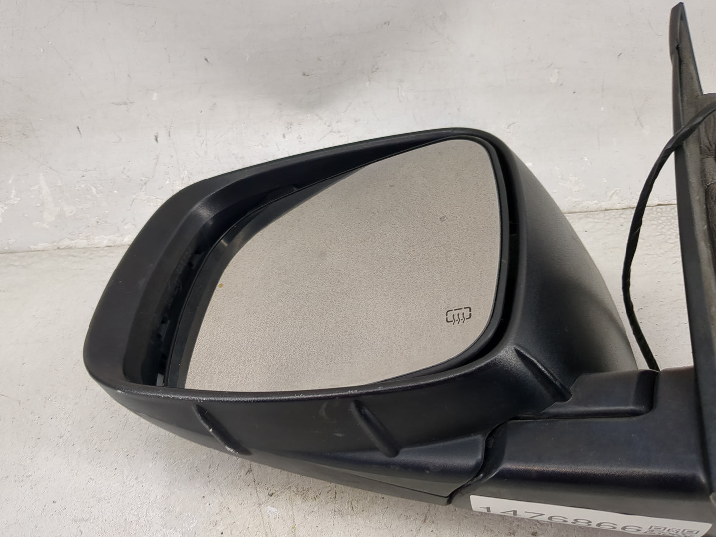 2011-2016 Chrysler Town & Country Driver Side View Mirror - Left Door Mirror OEM Used - Oemusedautoparts1.com