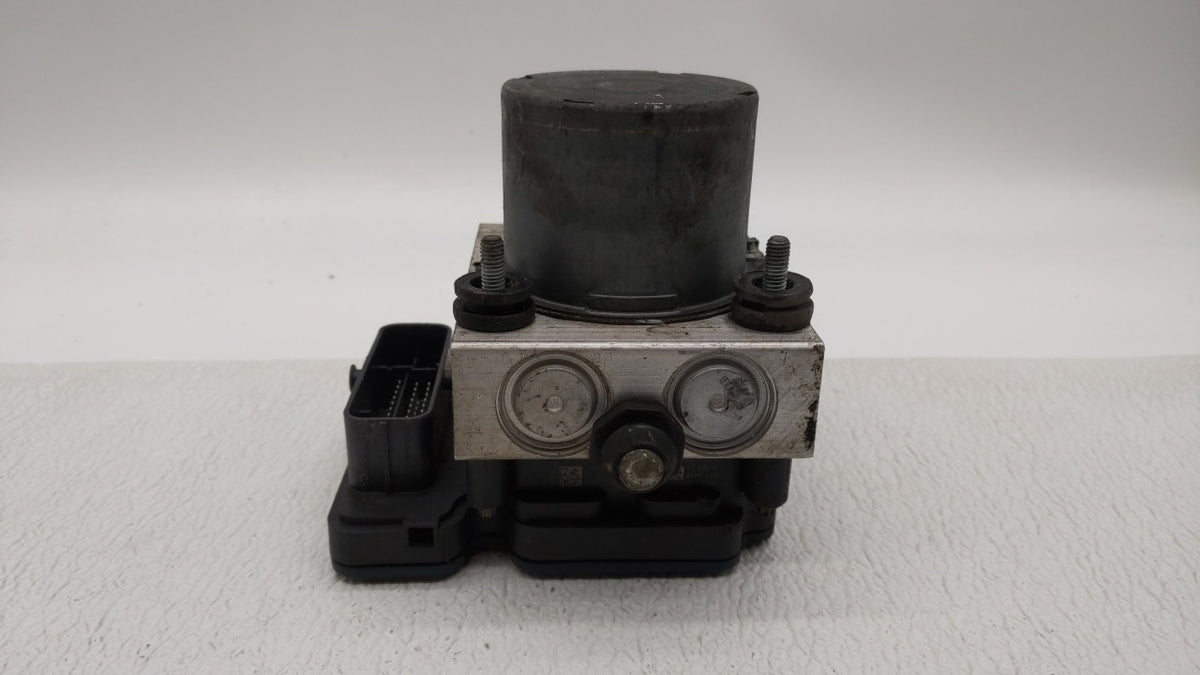 2014 Chrysler Town & Country Anti-Lock Brake ABS Pump Module Actuator OEM P/N:P68183803AC 68183803AC Fits OEM Used Auto Part