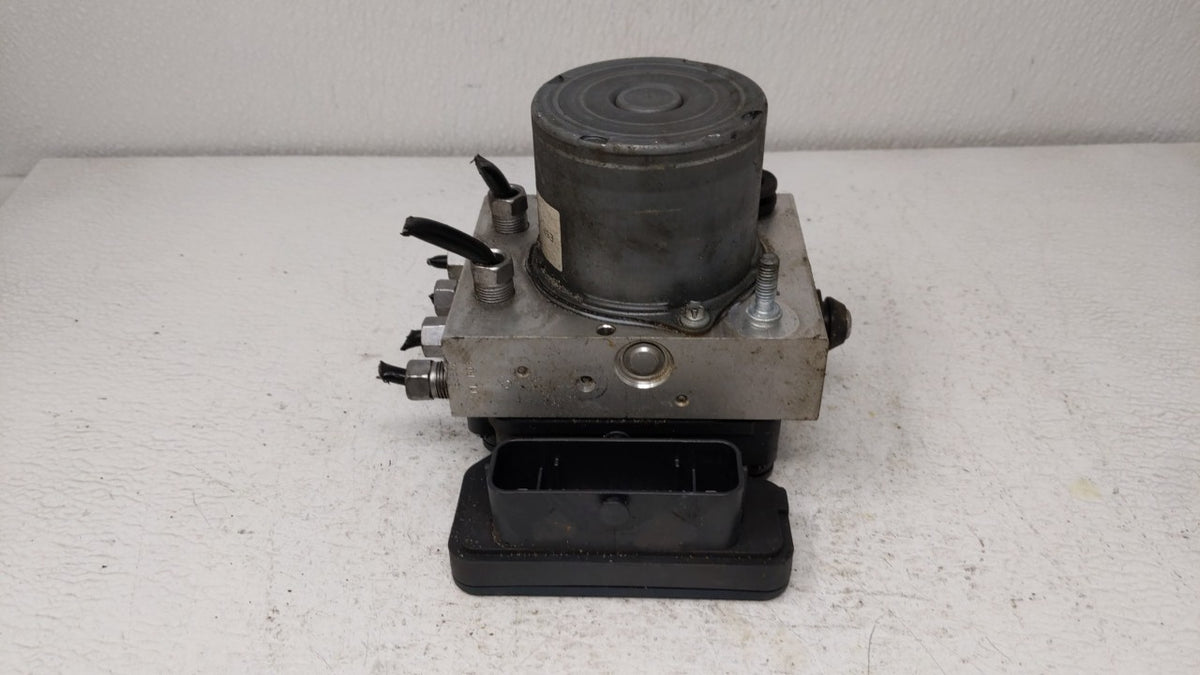 2014 Chrysler Town & Country Anti-Lock Brake ABS Pump Module Actuator OEM P/N:P68183803AC 68183803AC Fits OEM Used Auto Part