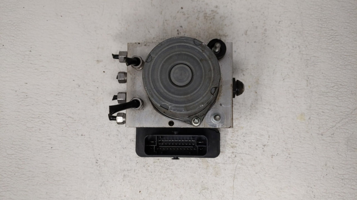 2014 Chrysler Town & Country Anti-Lock Brake ABS Pump Module Actuator OEM P/N:P68183803AC 68183803AC Fits OEM Used Auto Part